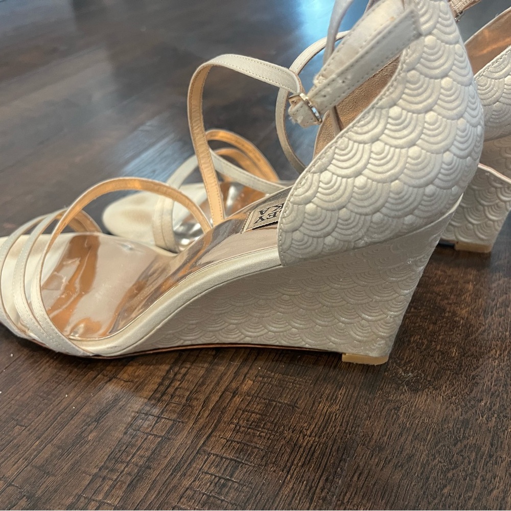 Badgley Mischka Cream Textured Wedges